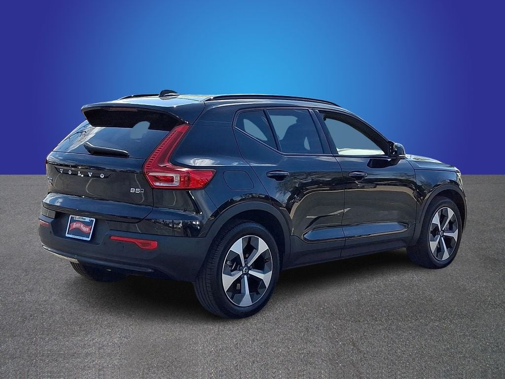2024 Volvo XC40 B5 Plus Dark Theme