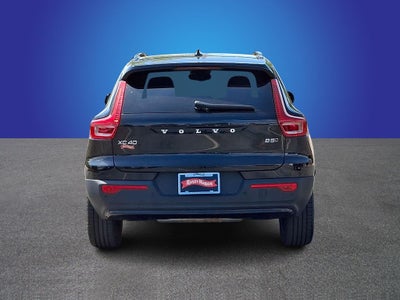 2024 Volvo XC40 B5 Plus Dark Theme