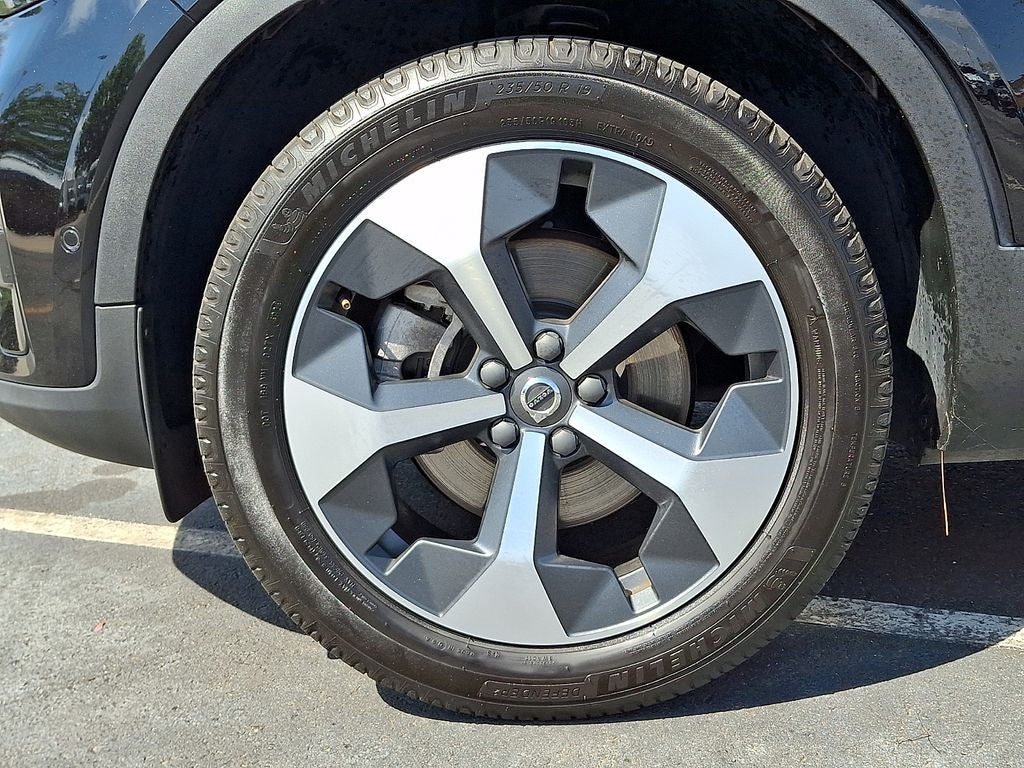 2024 Volvo XC40 B5 Plus Dark Theme