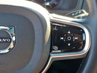 2025 Volvo XC90 B5 Plus