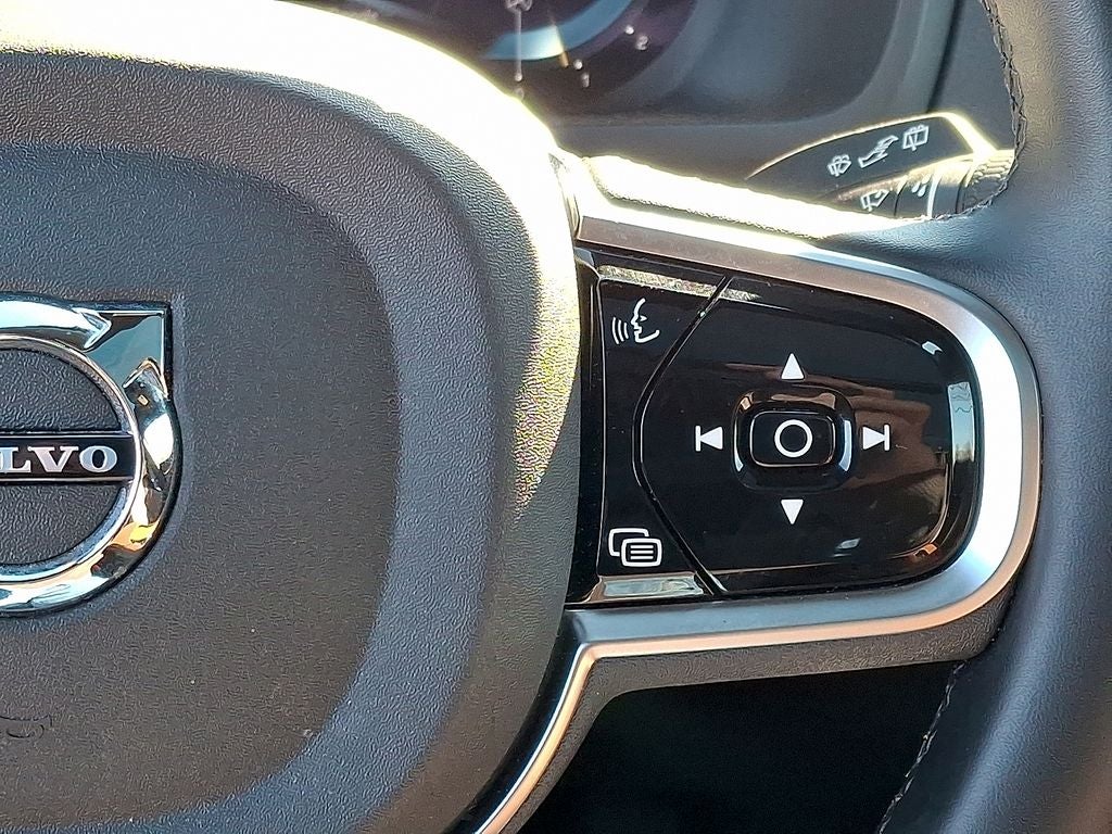 2025 Volvo XC90 B5 Plus