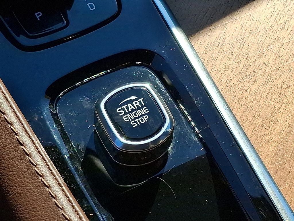 2025 Volvo XC90 B5 Plus