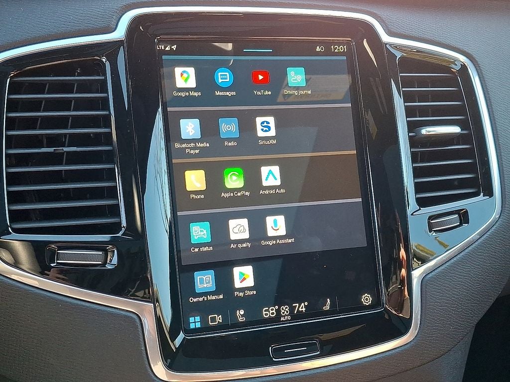 2025 Volvo XC90 B5 Plus