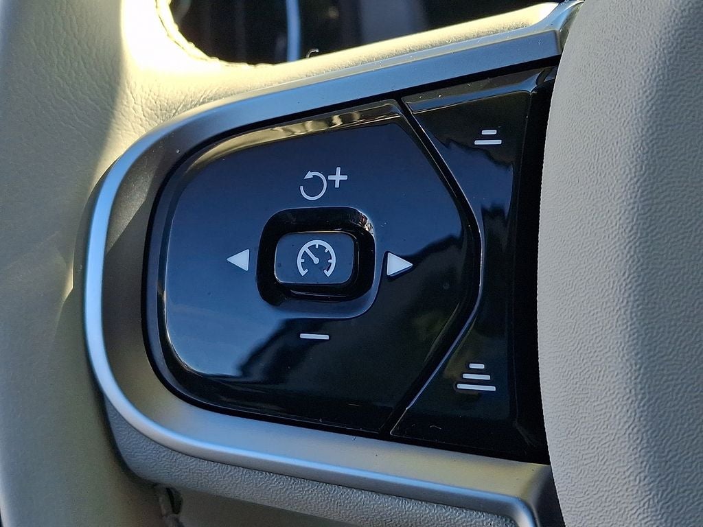 2025 Volvo XC60 B5 Core