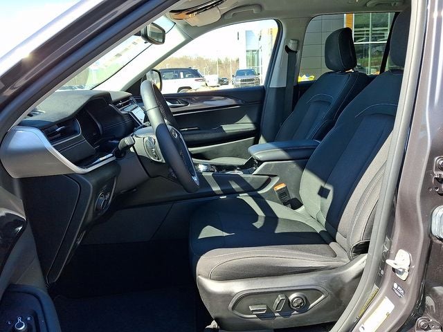 2022 Jeep Grand Cherokee Laredo 4x4