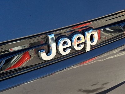 2022 Jeep Grand Cherokee Laredo 4x4