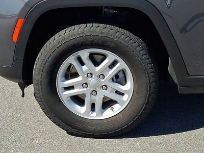 2022 Jeep Grand Cherokee Laredo 4x4