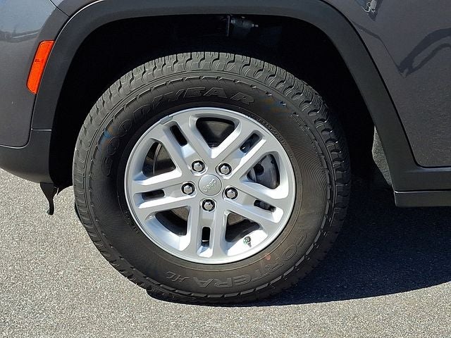 2022 Jeep Grand Cherokee Laredo 4x4