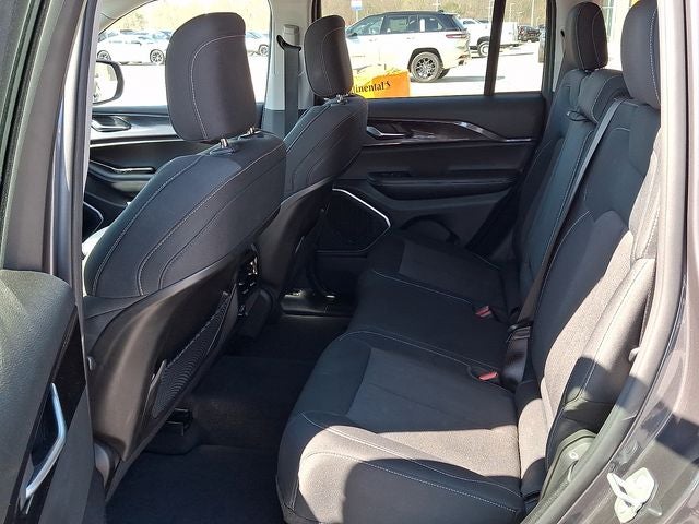 2022 Jeep Grand Cherokee Laredo 4x4