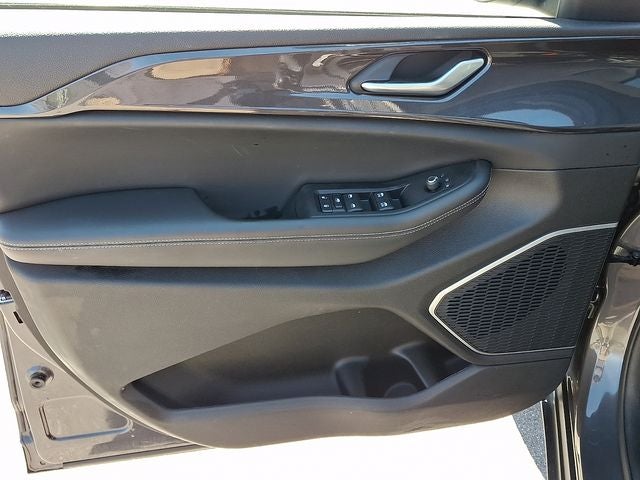 2022 Jeep Grand Cherokee Laredo 4x4