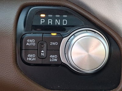 2020 RAM 1500 Laramie Crew Cab 4x4 5'7' Box