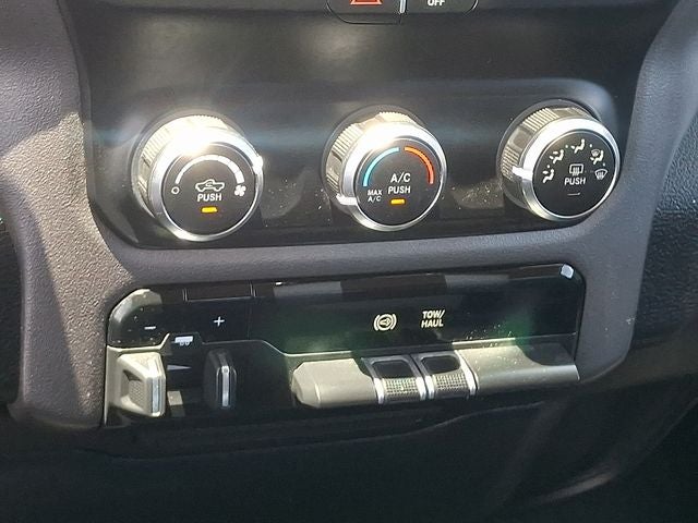2019 RAM 2500 Big Horn Crew Cab 4x4 6'4' Box