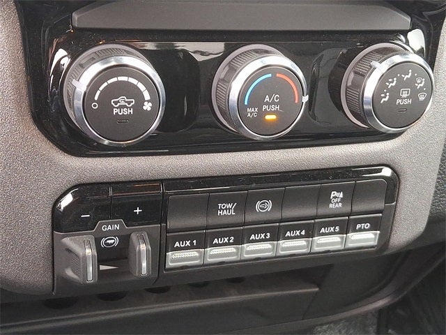 2025 RAM 5500HD Tradesman/Big Horn