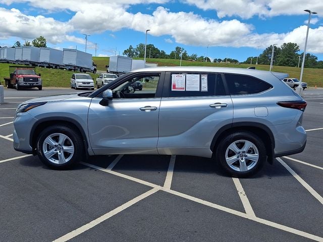 2024 Toyota Highlander LE