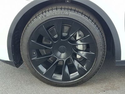 2022 Tesla Model Y Long Range Dual Motor All-Wheel Drive
